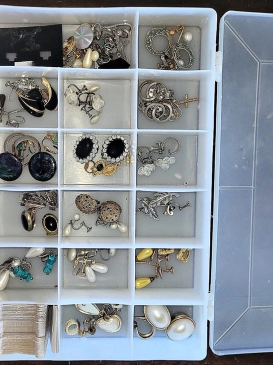 Othr Jewelry - Vintage Clip-on Earrings Lot
